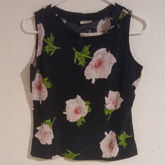 CDIV CREATIVE DESIGN WORKS, INC Tops - CDW Creative Design Works Floral Sleeveless Top - M